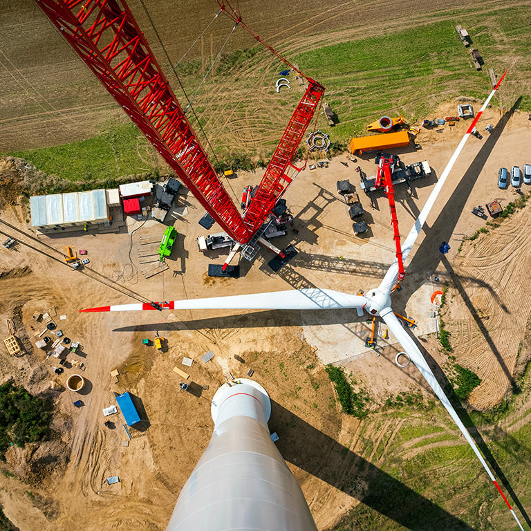 Assembled rotor blades of a wind turbine are seen from high above, construction of a wind turbine